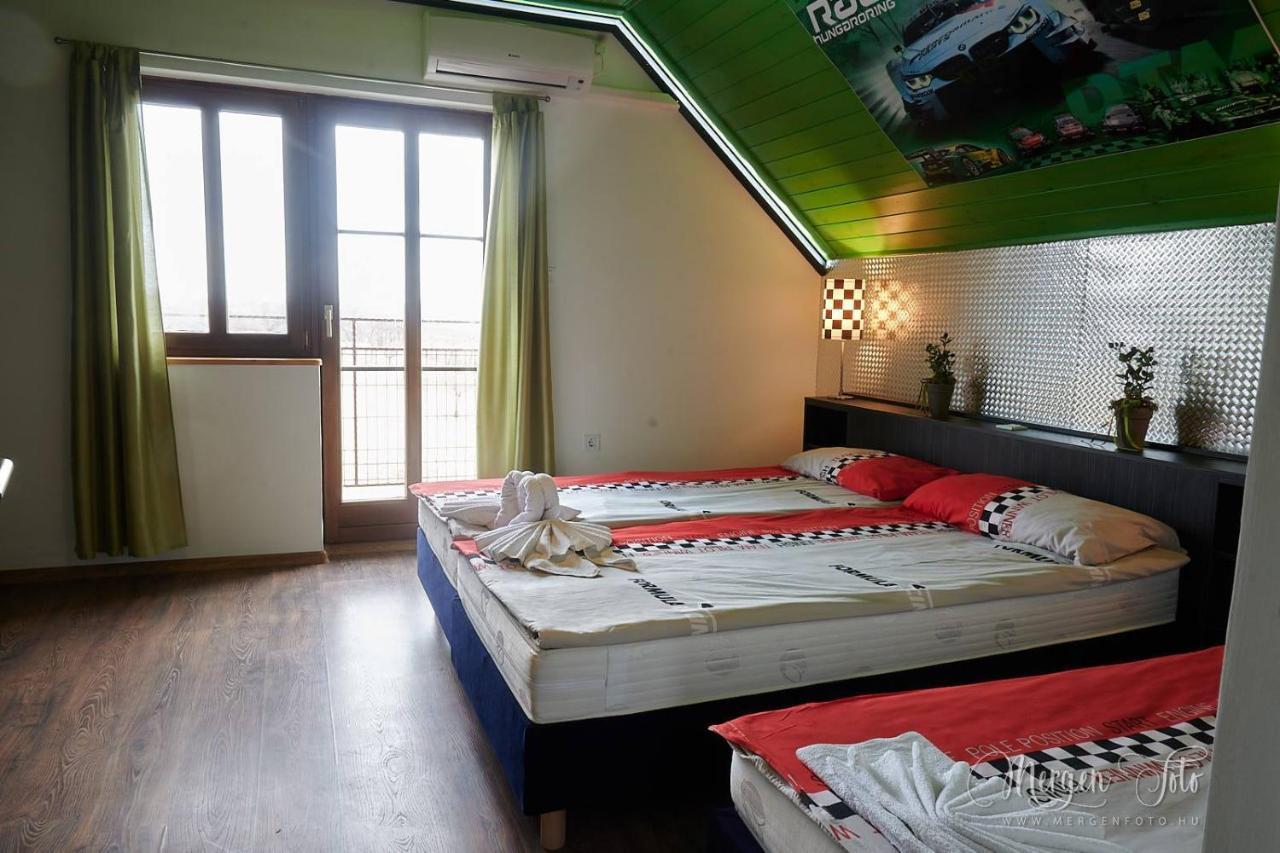 Kamaras Ring House Bed and Breakfast Mogyoród Eksteriør billede