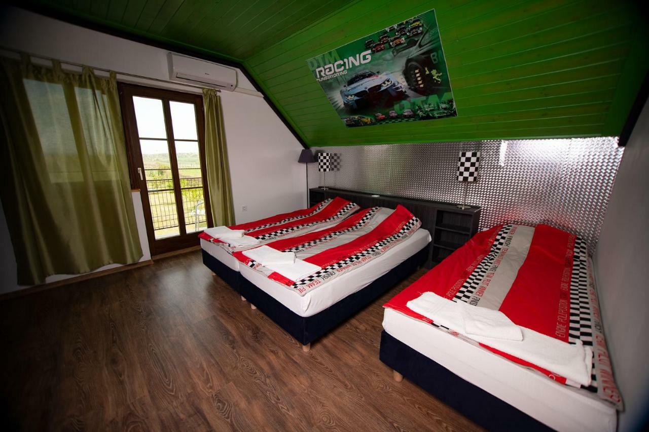 Kamaras Ring House Bed and Breakfast Mogyoród Eksteriør billede
